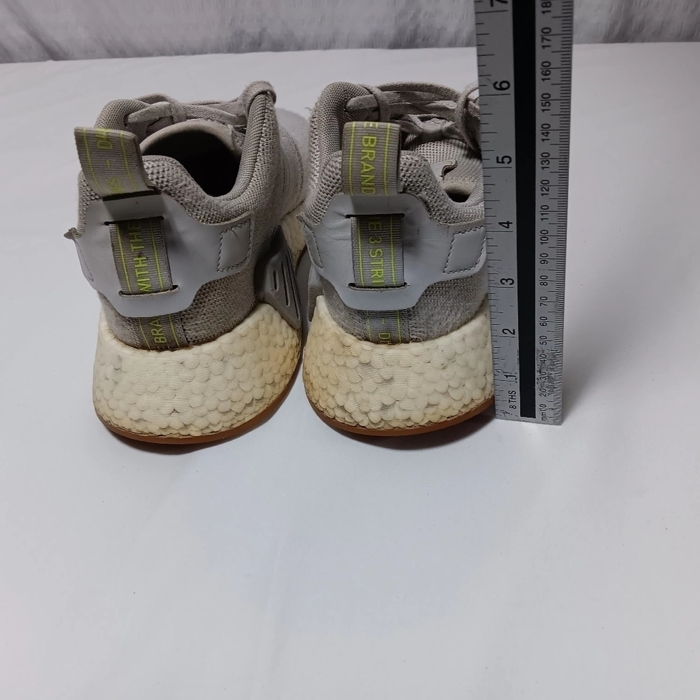 Adidas Boost The brand with the 3 stripes Men's Sneakers.  Size 9.5 - Picture 3 of 8